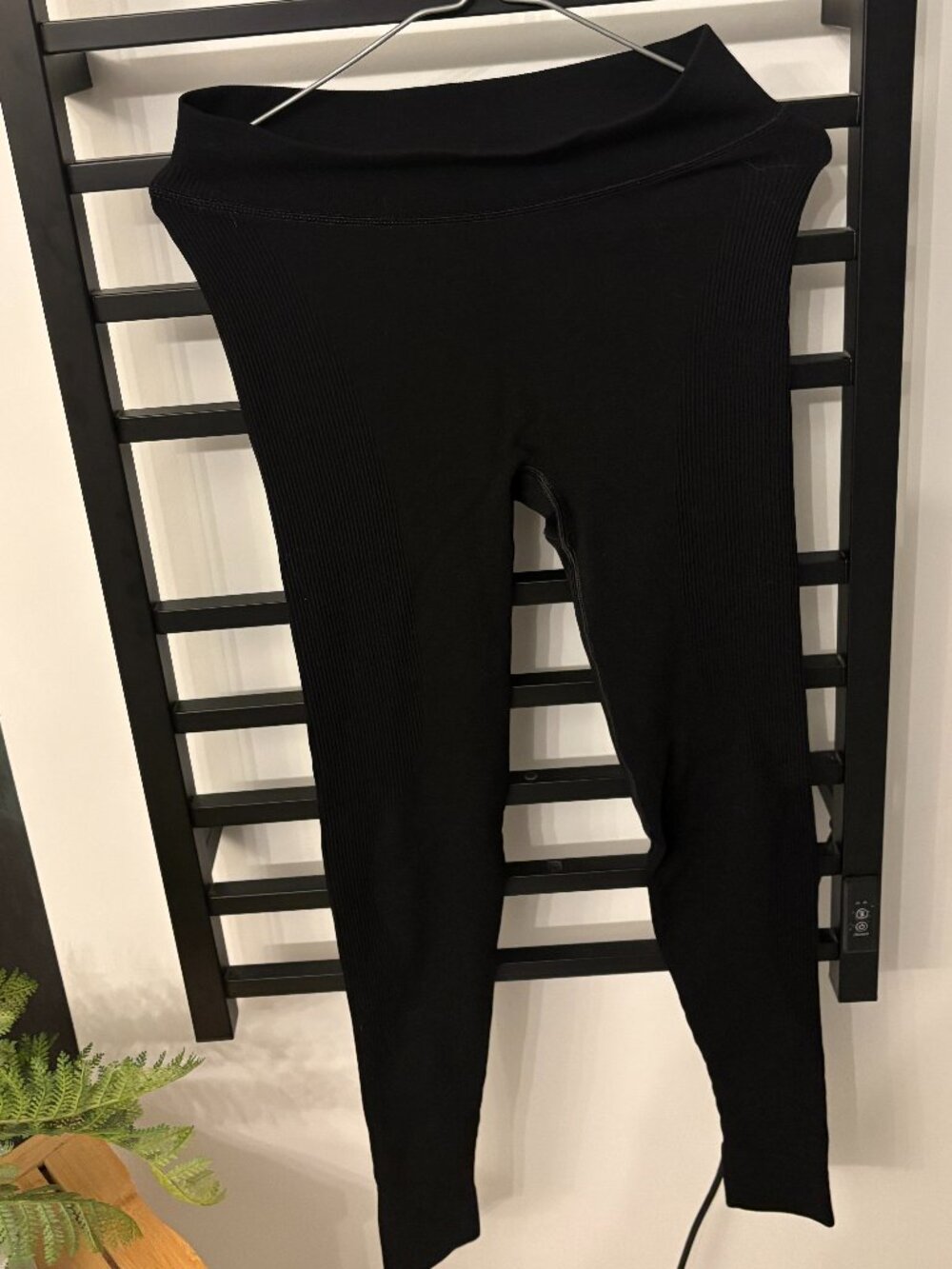 Lululemon Black Wool Blend Ribbed Seamless Running Leggings – Size M